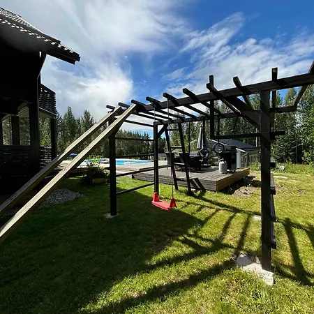 Omakotitalo Detached House *